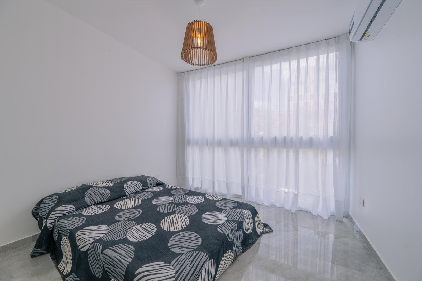 Brand-New 2-Room Apartment with Garage - WE LIVE, Olivos