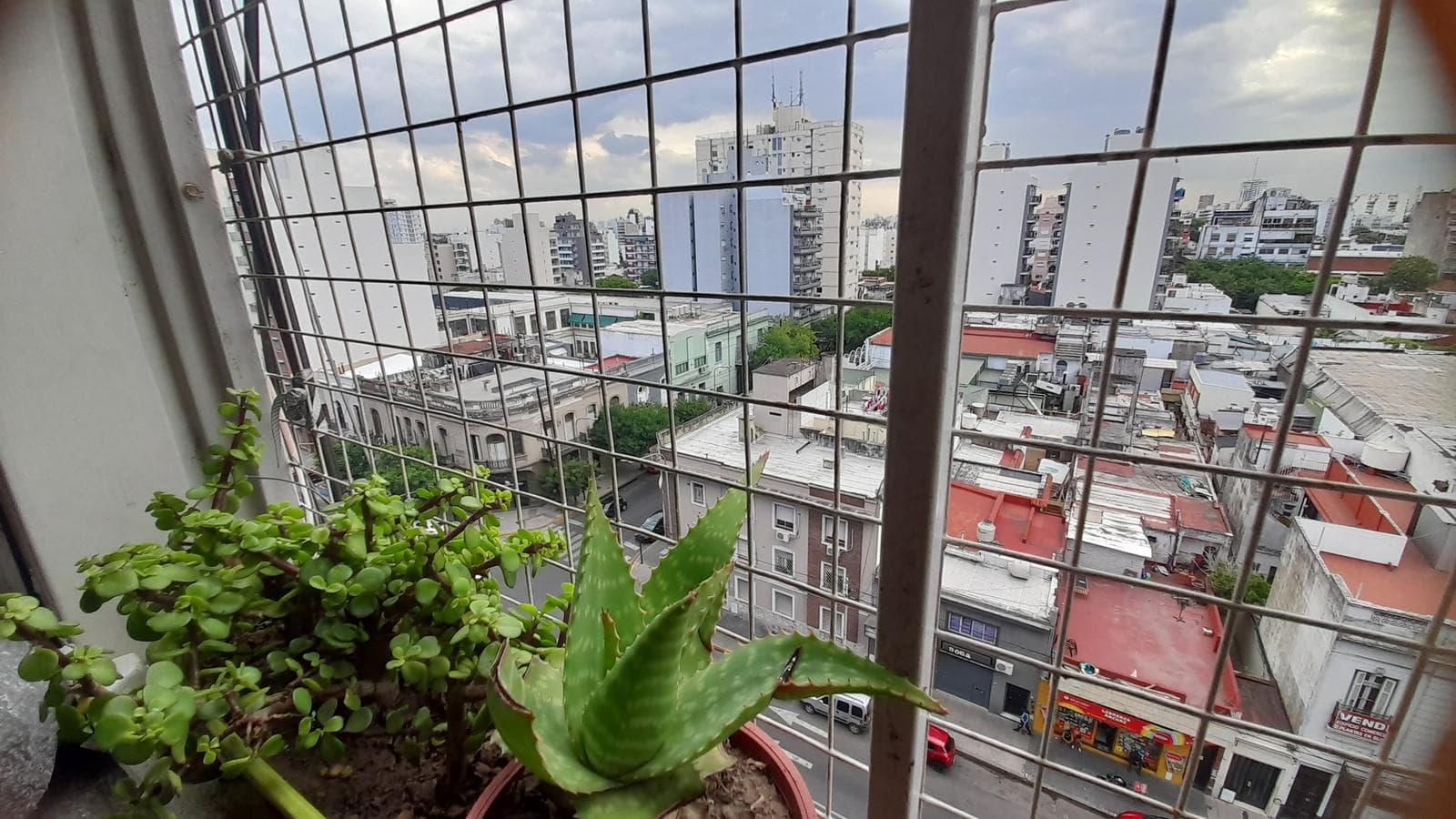 3-room apartment for sale with a balcony and garage in Flores