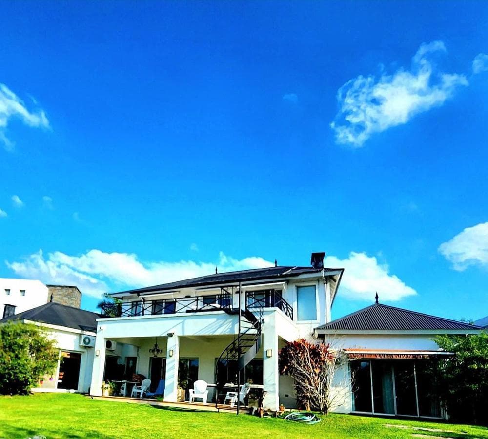 Lakefront House for Rent in Los Castores, Nordelta, Tigre