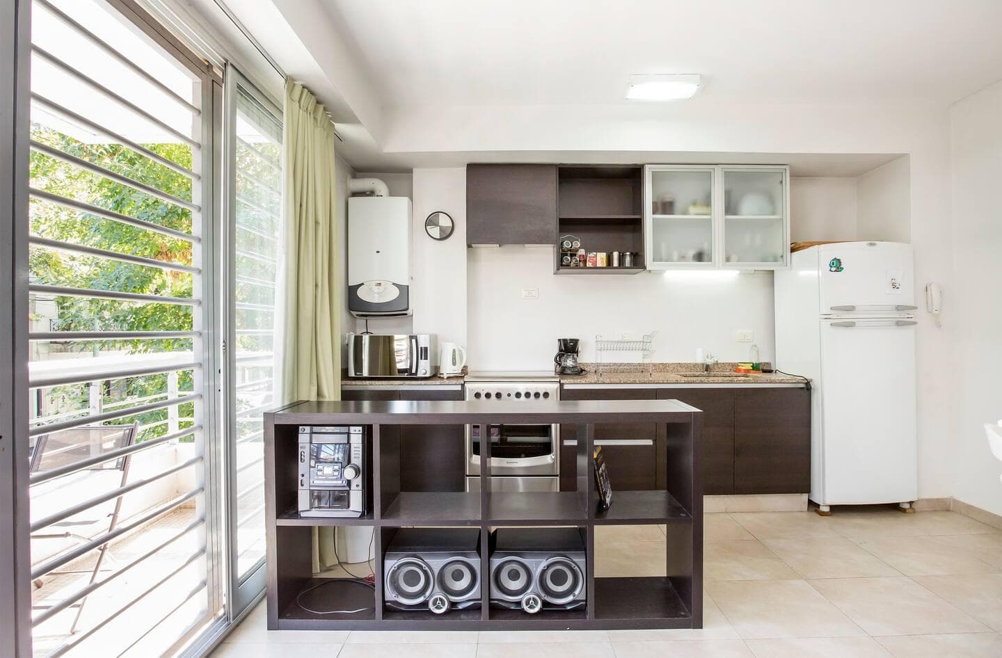 Amplio 2 amb a una cuadra de AV. Libertador ! Suite y vestidor - Luminoso y en excelente estado!