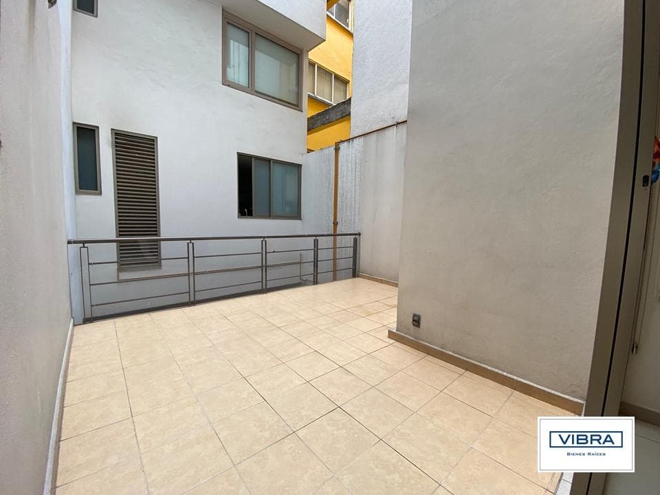 Ground-floor apartment with 2 terraces for sale in Narvarte.
