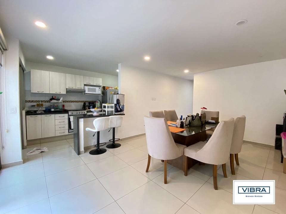 Ground-floor apartment with 2 terraces for sale in Narvarte.