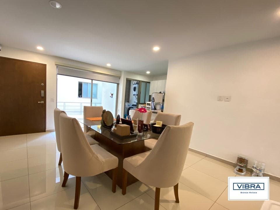 Ground-floor apartment with 2 terraces for sale in Narvarte.