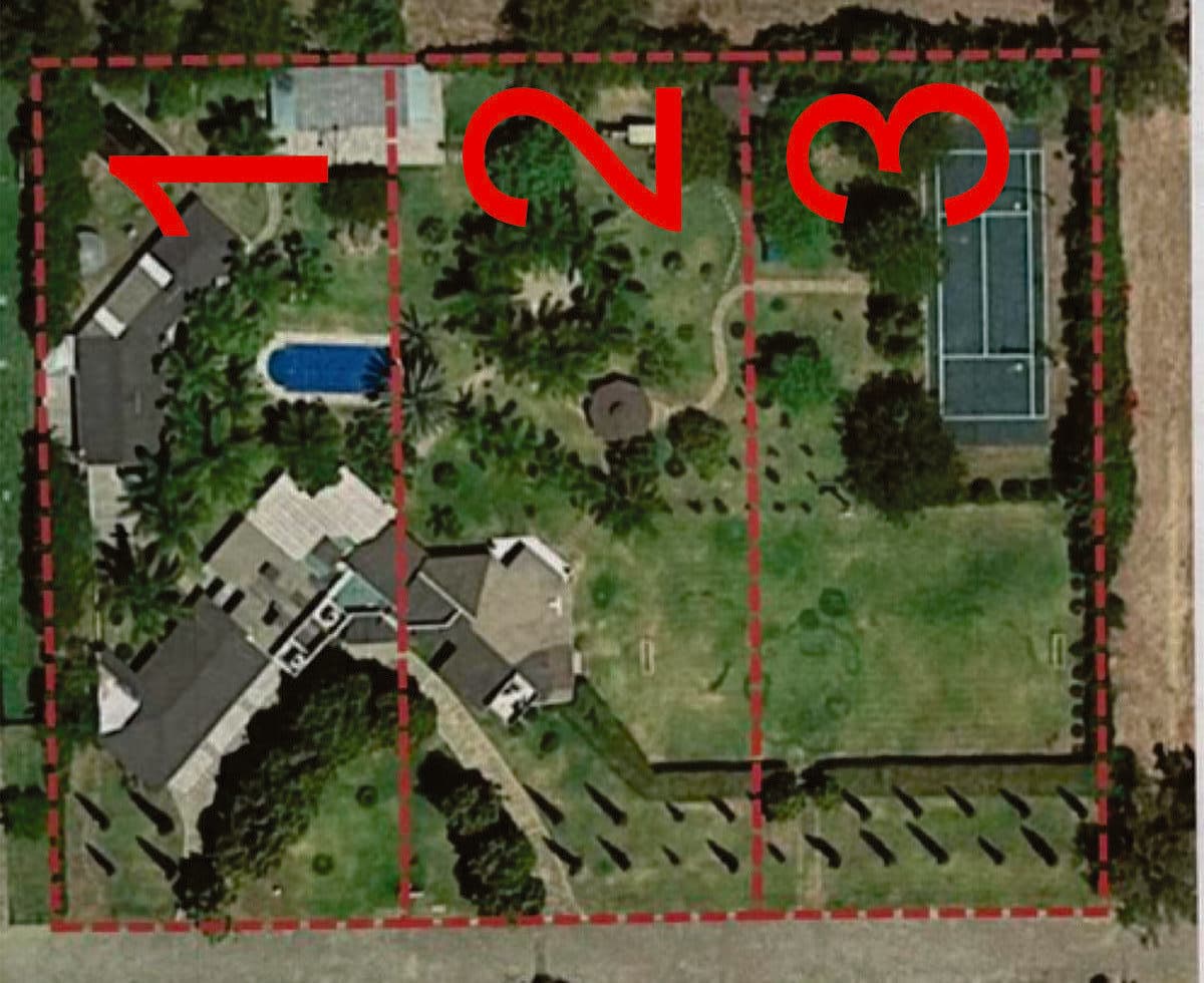 Casa en la Herradura con alberca, cancha de futbol y basquetbol