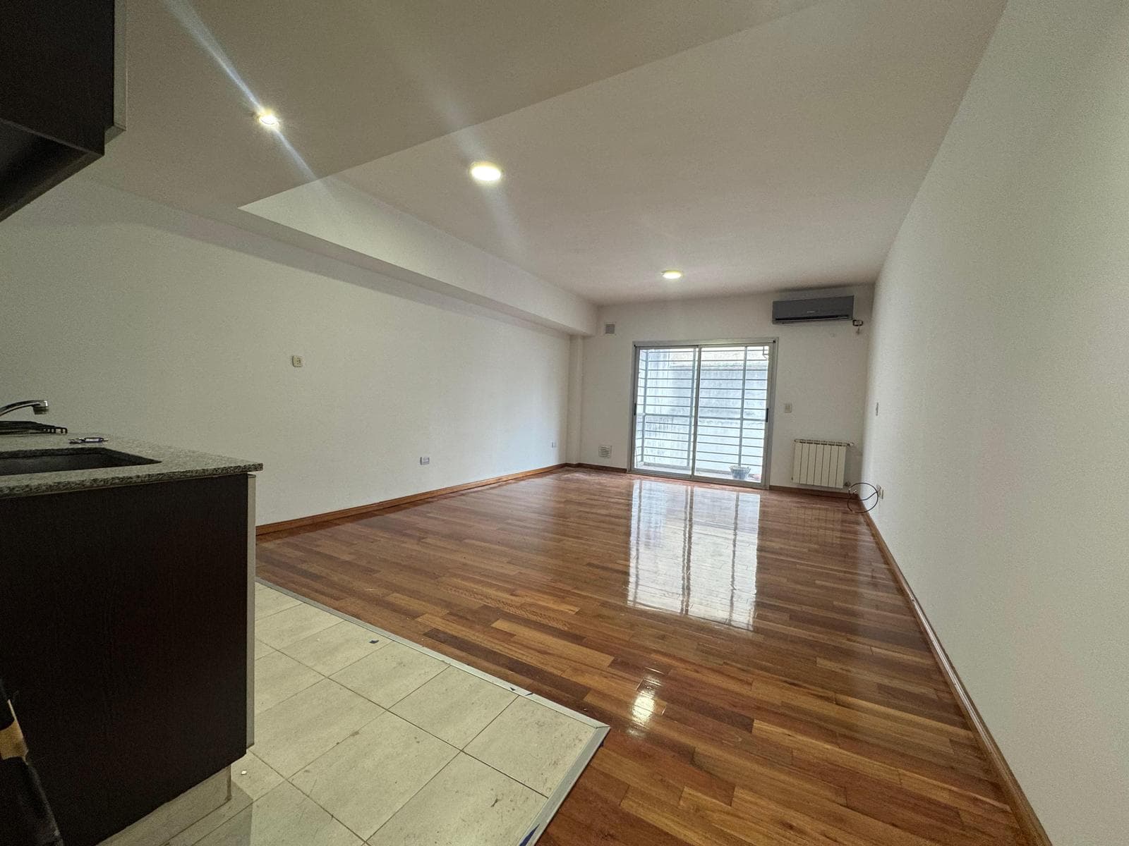 Impeccable studio apartment facing the back of the building with a balcony. Villa Devoto