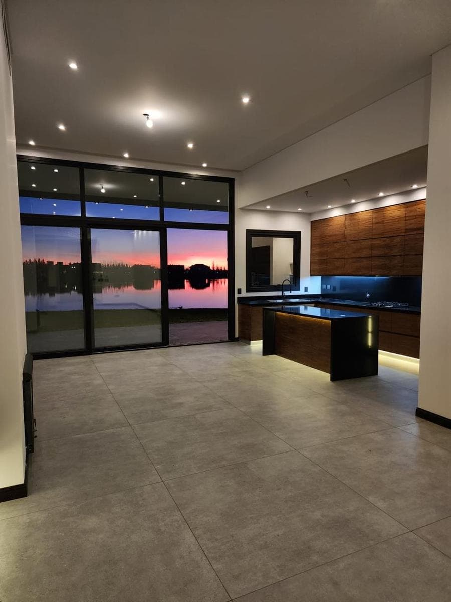 5-Room House for Sale in the Cruz del Sur Neighborhood of San Vicente