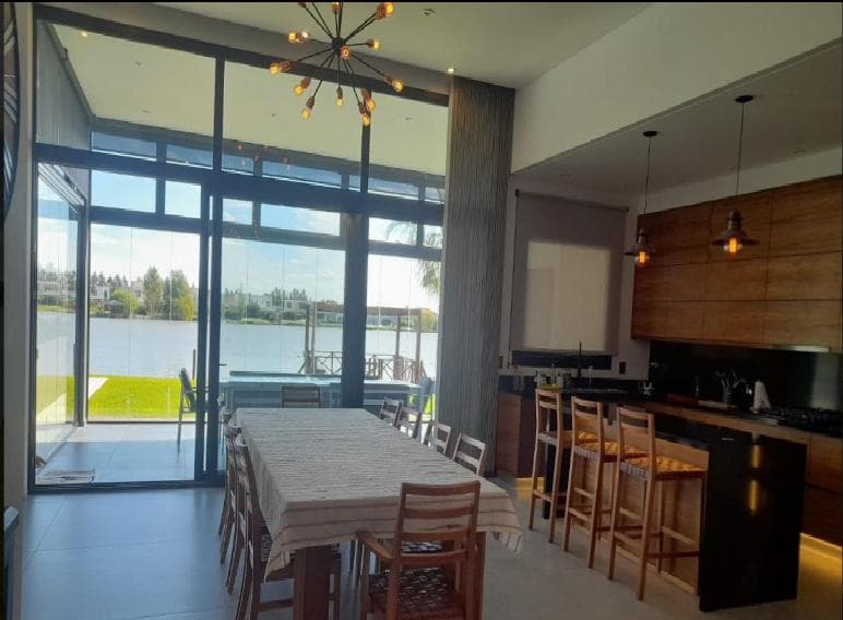 5-Room House for Sale in the Cruz del Sur Neighborhood of San Vicente
