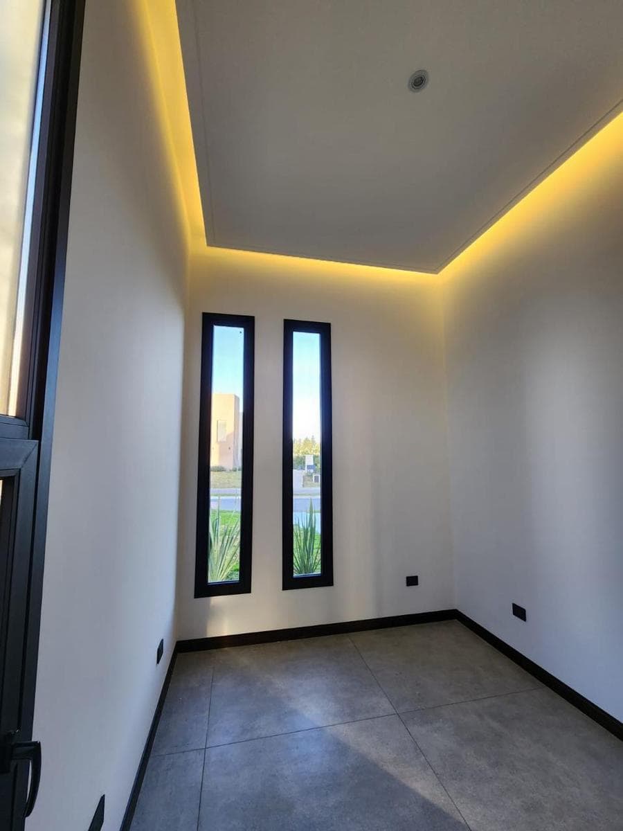 5-Room House for Sale in the Cruz del Sur Neighborhood of San Vicente