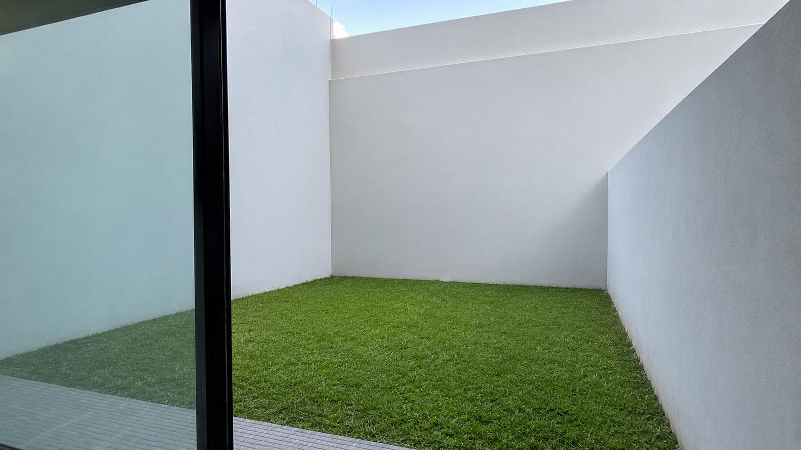 URBAN FOREST 2-ROOM APARTMENT ON THE GROUND FLOOR WITH GARDEN/PATIO