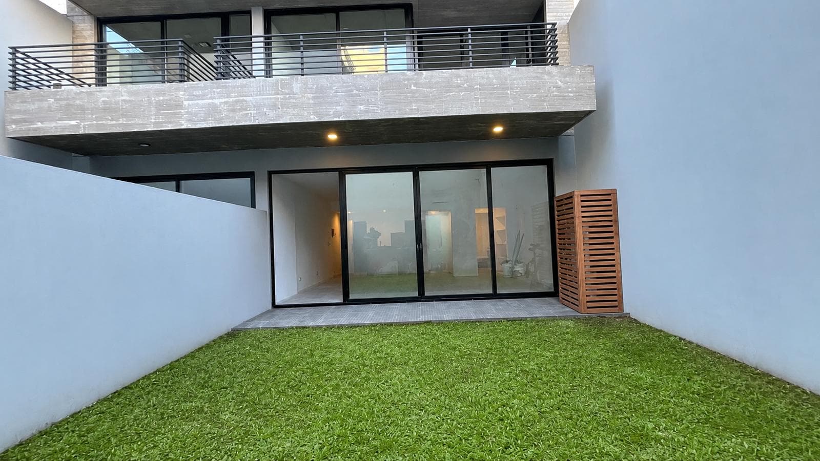 URBAN FOREST 2-ROOM APARTMENT ON THE GROUND FLOOR WITH GARDEN/PATIO