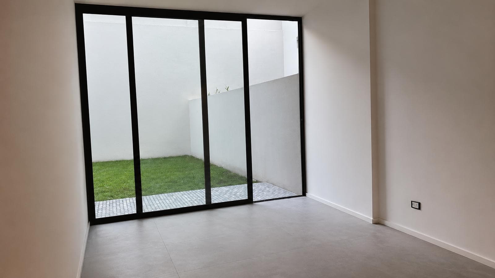 URBAN FOREST 2-ROOM APARTMENT ON THE GROUND FLOOR WITH GARDEN/PATIO