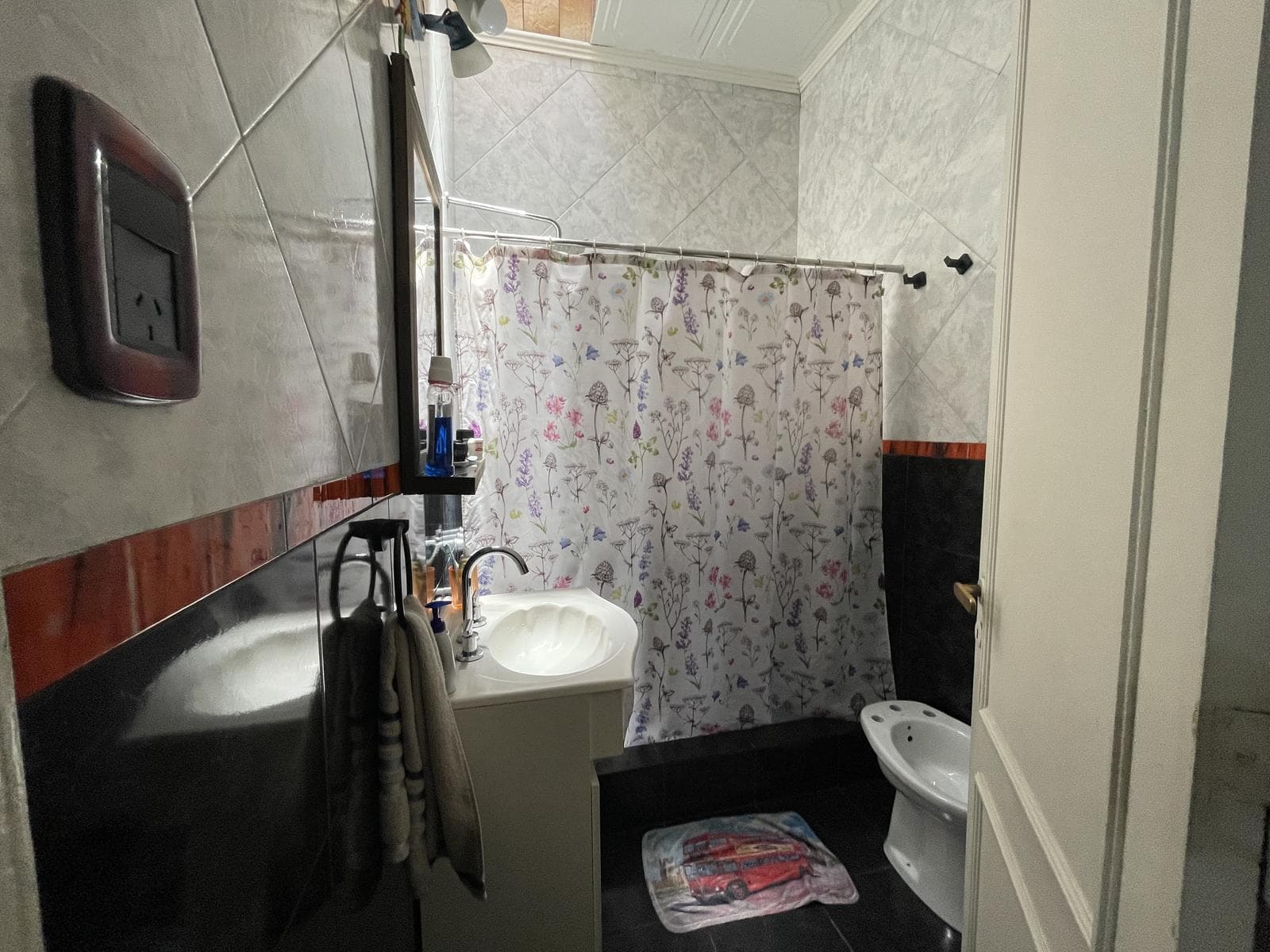 PH: 3-room apartment with a terrace and barbecue.