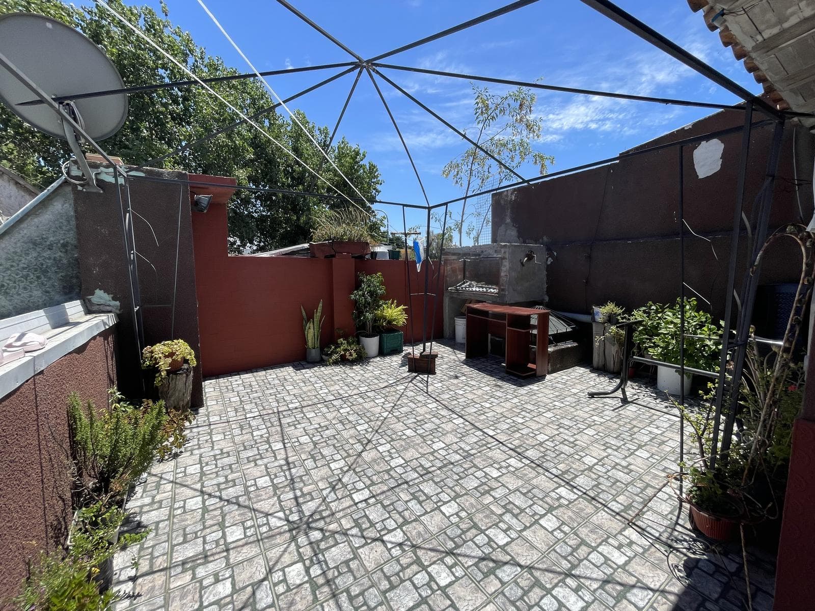 PH: 3-room apartment with a terrace and barbecue.