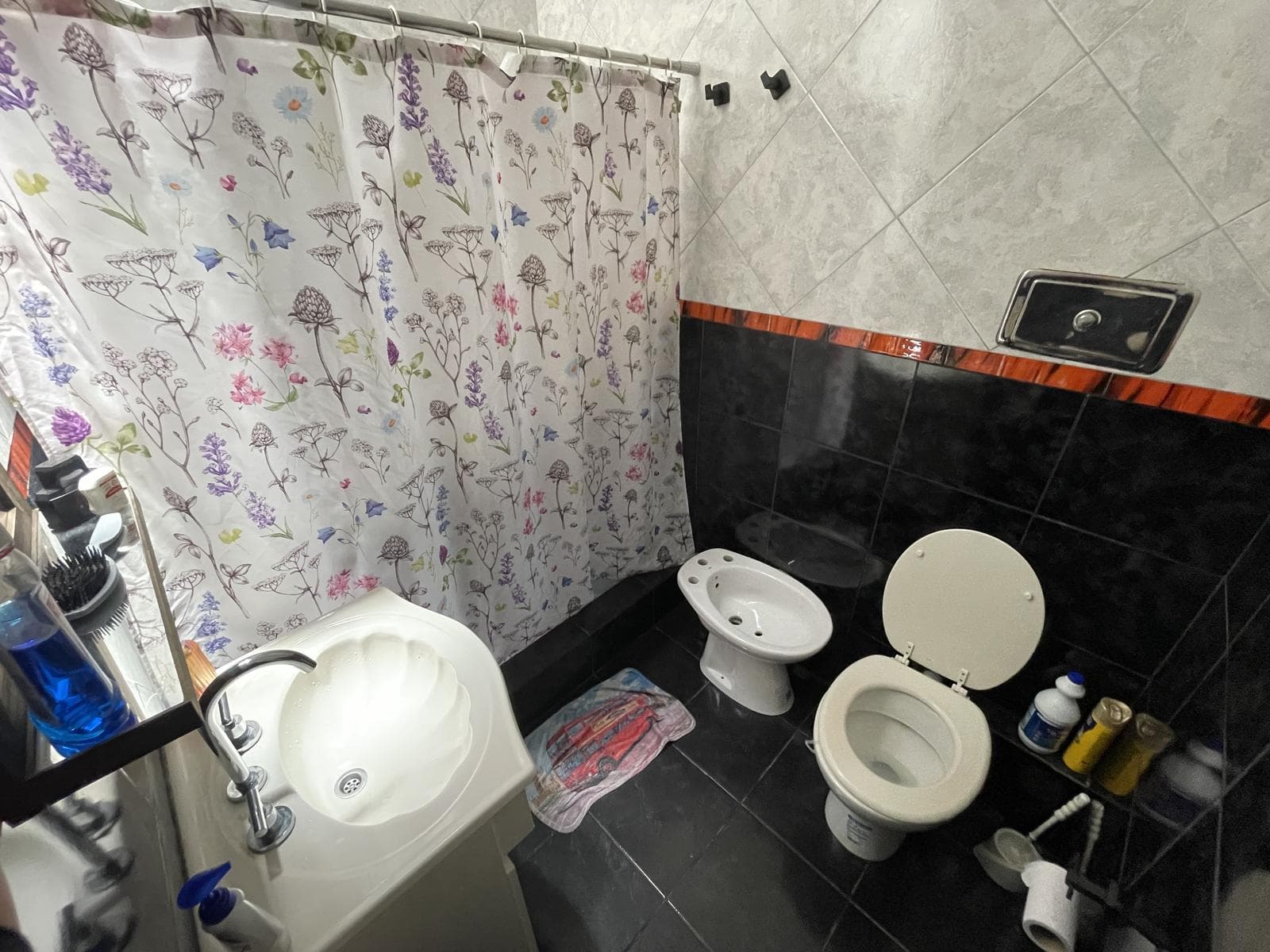 PH: 3-room apartment with a terrace and barbecue.