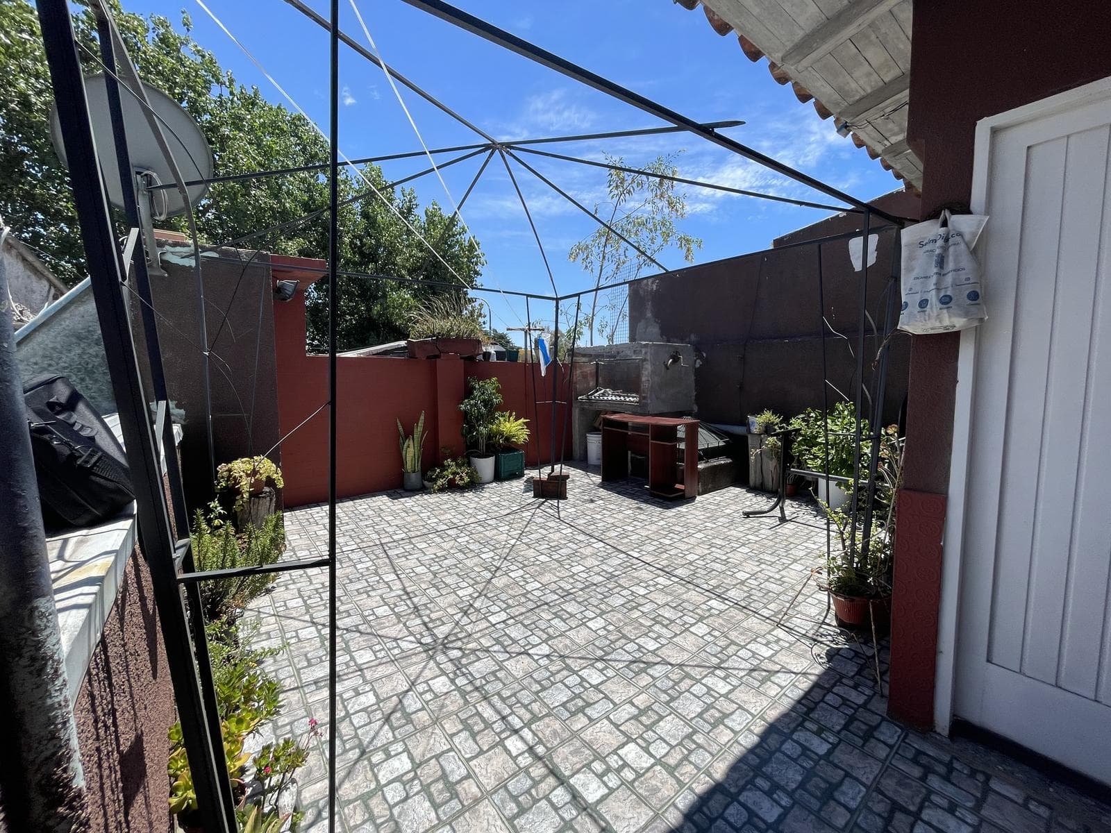 PH: 3-room apartment with a terrace and barbecue.