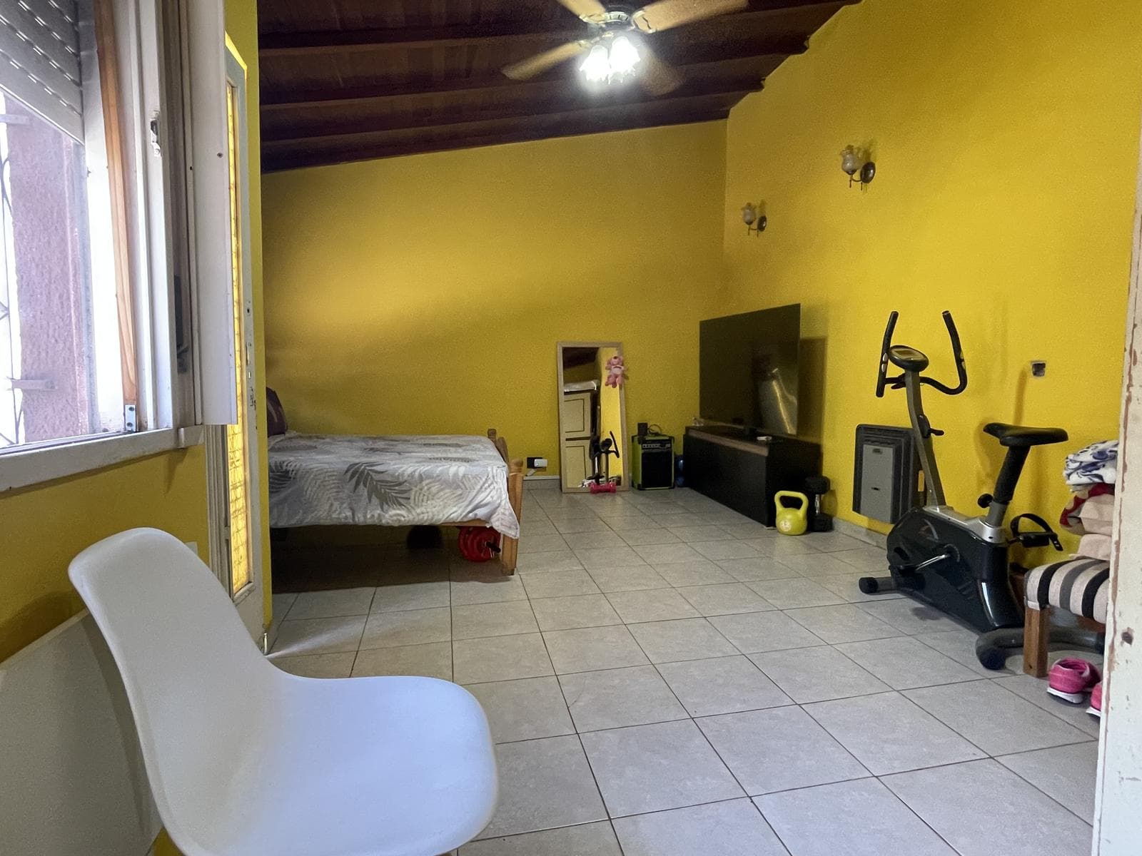 PH: 3-room apartment with a terrace and barbecue.