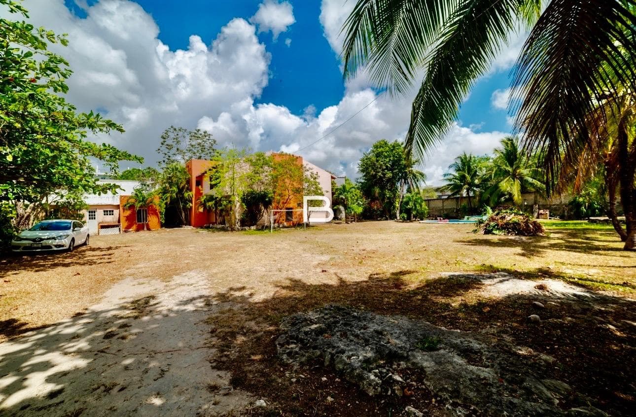 House with a Pool for Sale in Colegios, Cancún