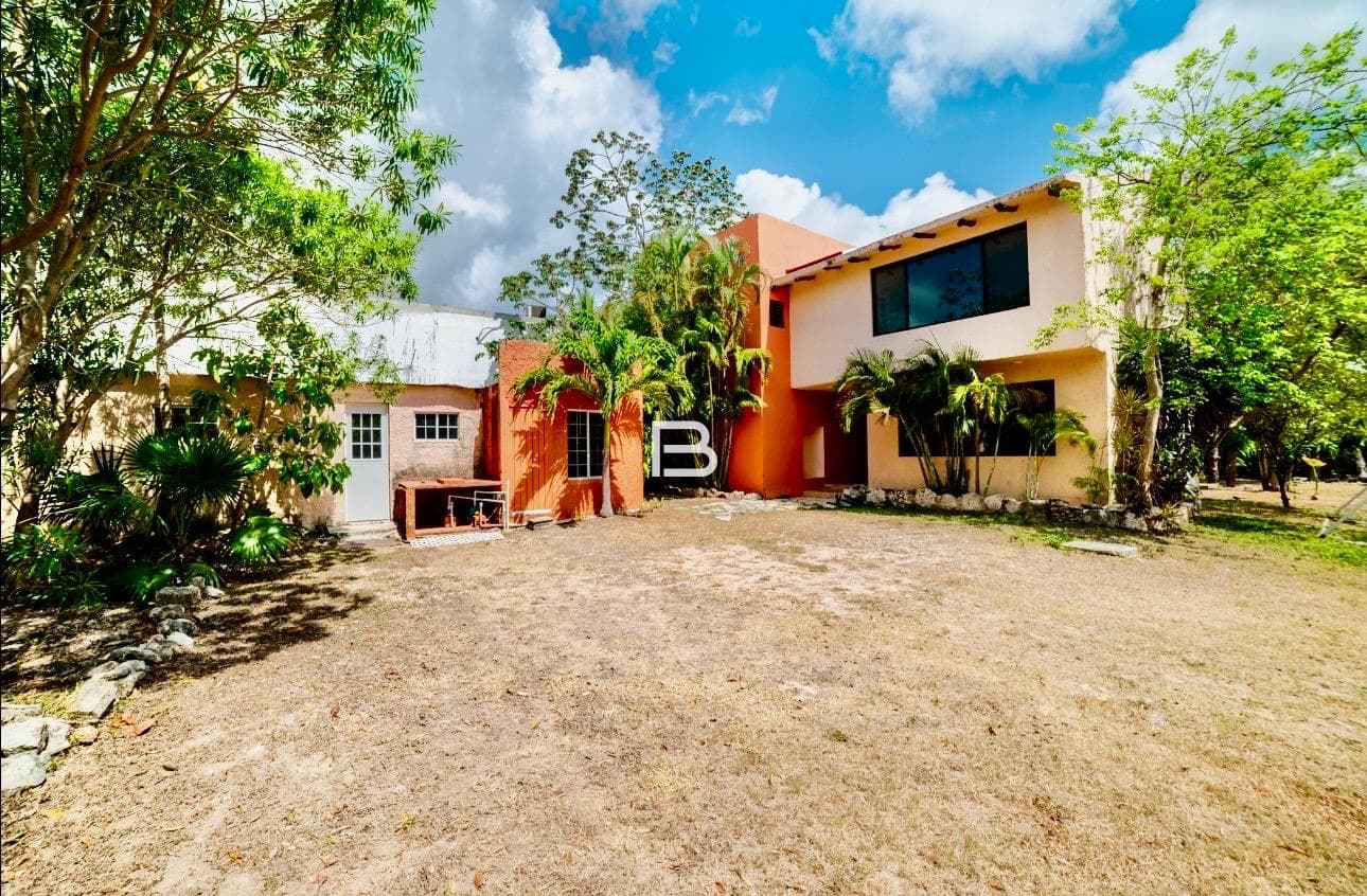 House with a Pool for Sale in Colegios, Cancún