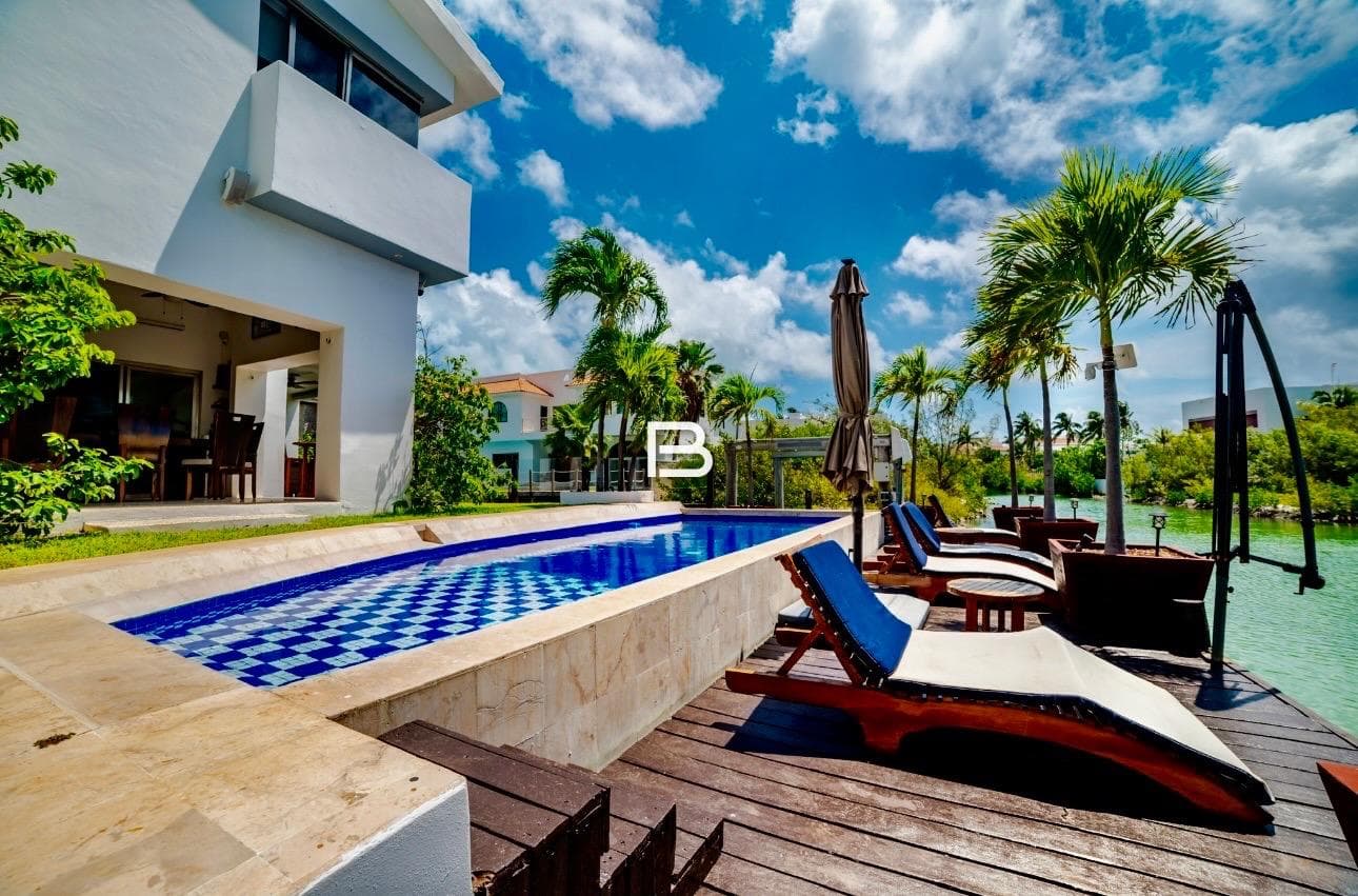 Isla Dorada House for Sale with a Dock