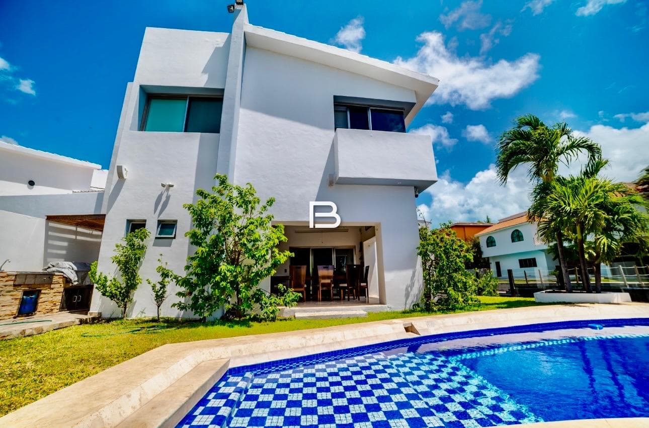 Isla Dorada House for Sale with a Dock