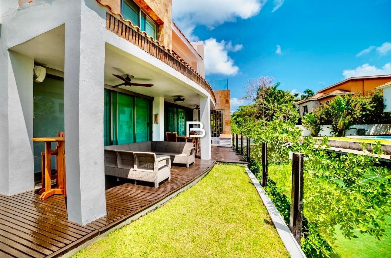 Isla Dorada House for Sale with a Dock