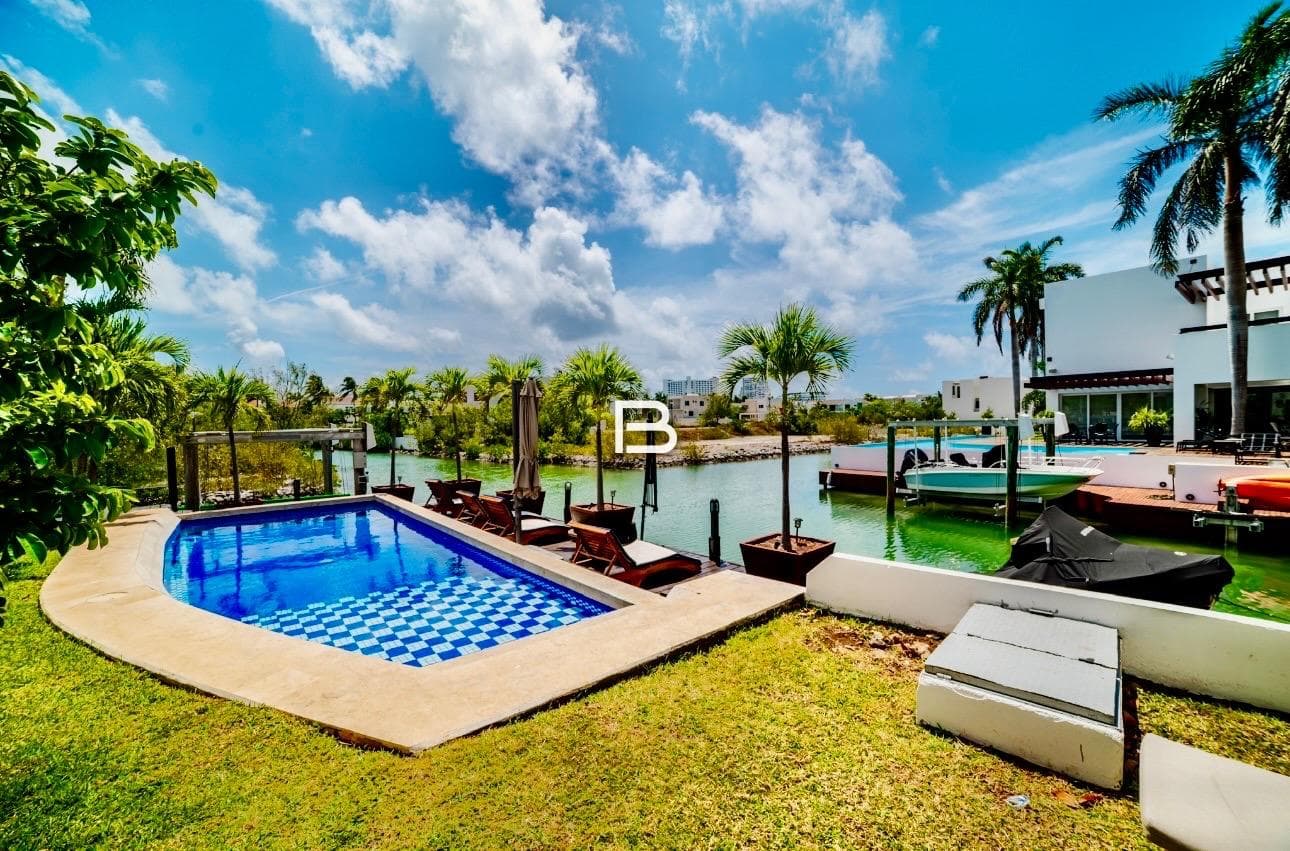 Isla Dorada House for Sale with a Dock