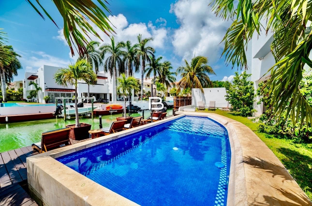 Isla Dorada House for Sale with a Dock