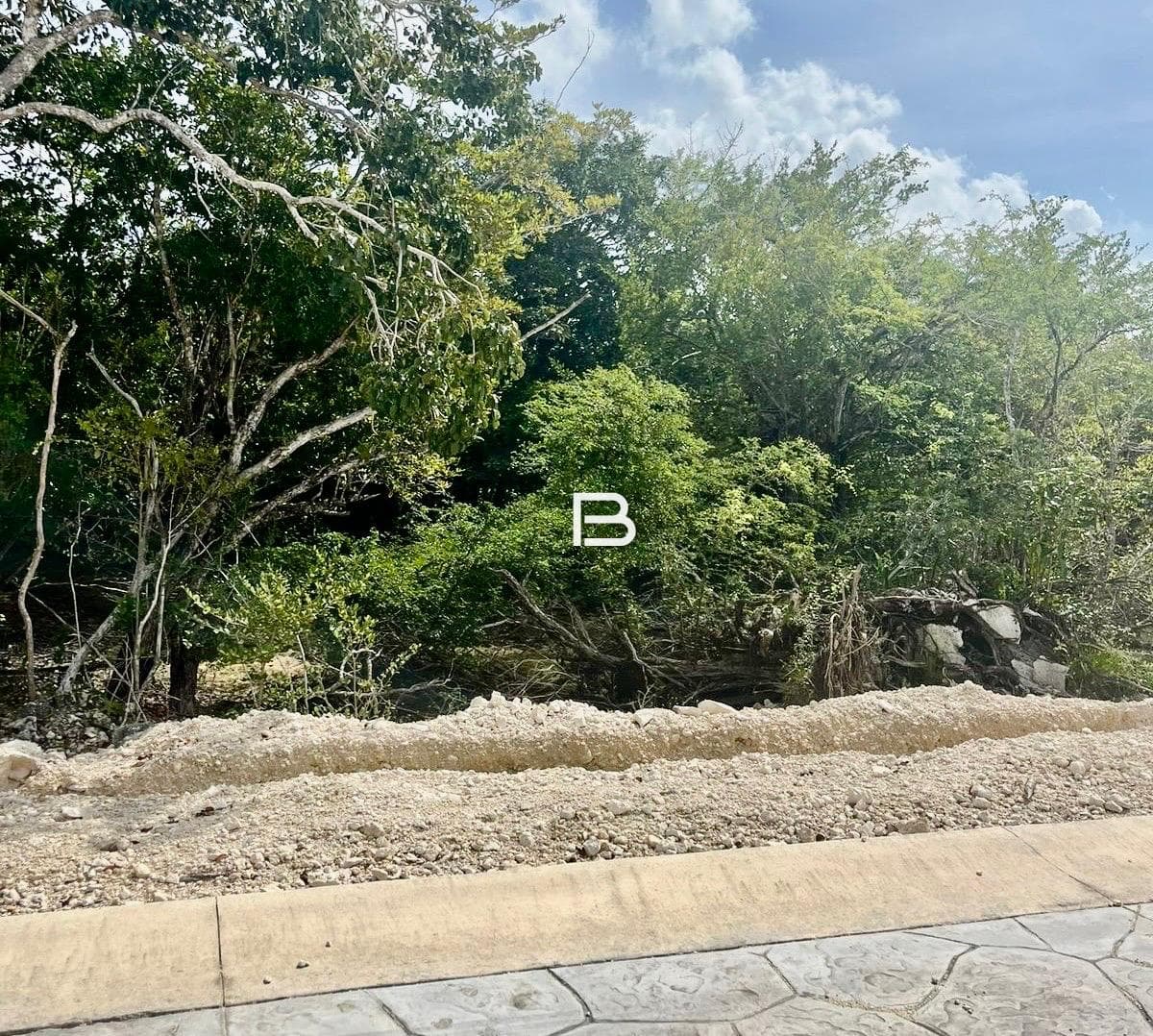 BARGAIN PRICE: Corner Lot for Sale in the Lausana Residential Complex, Cancún