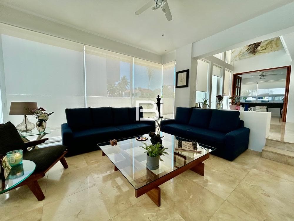 Isla Dorada House for Auction in Cancun