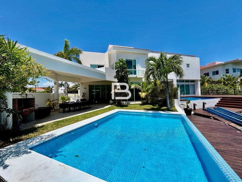 Isla Dorada House for Auction in Cancun