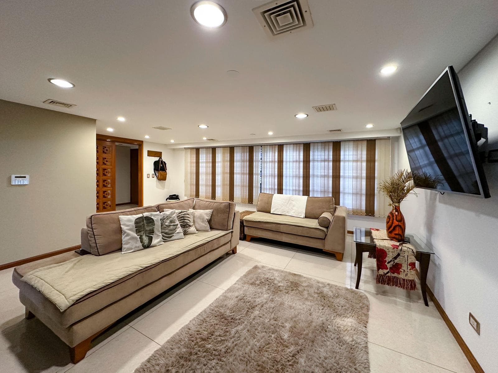 5-bedroom house in the Arroyito neighborhood