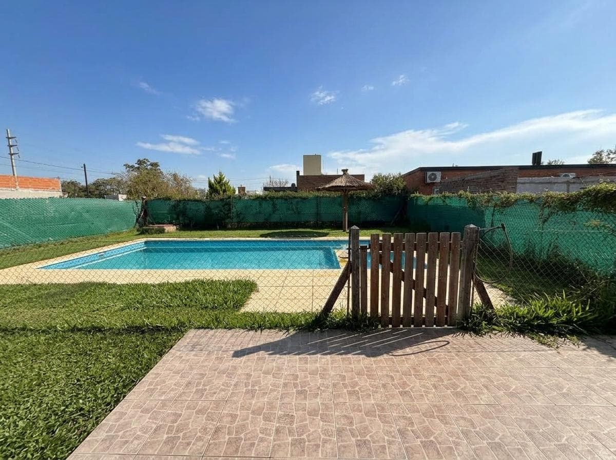 FOR SALE/EXCHANGE. 2-bedroom house with a pool. QUALIFIES FOR A MORTGAGE. Punta Chacra, Roldán