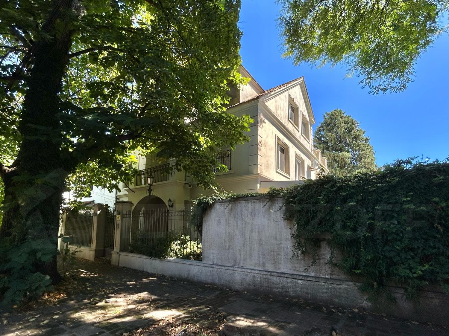 French-Style House for Sale in Acassuso