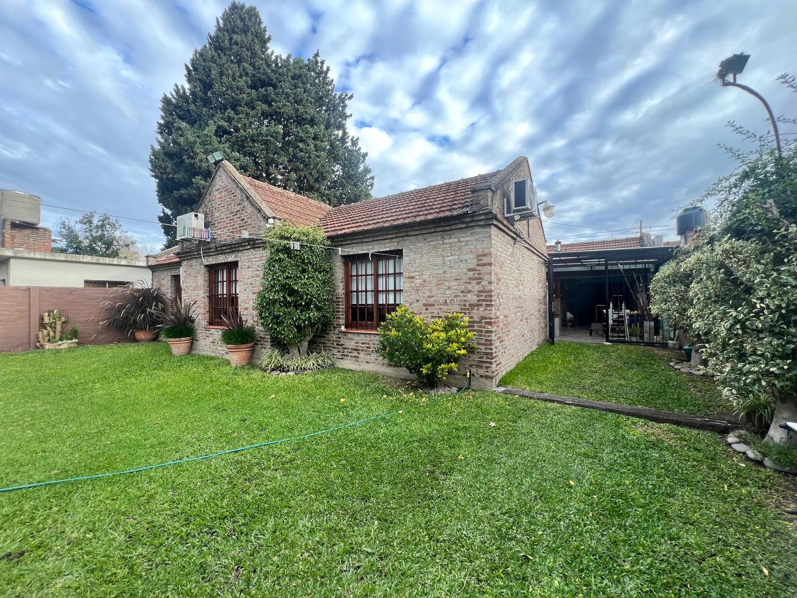 House for Sale with Garden in Jose Marmol