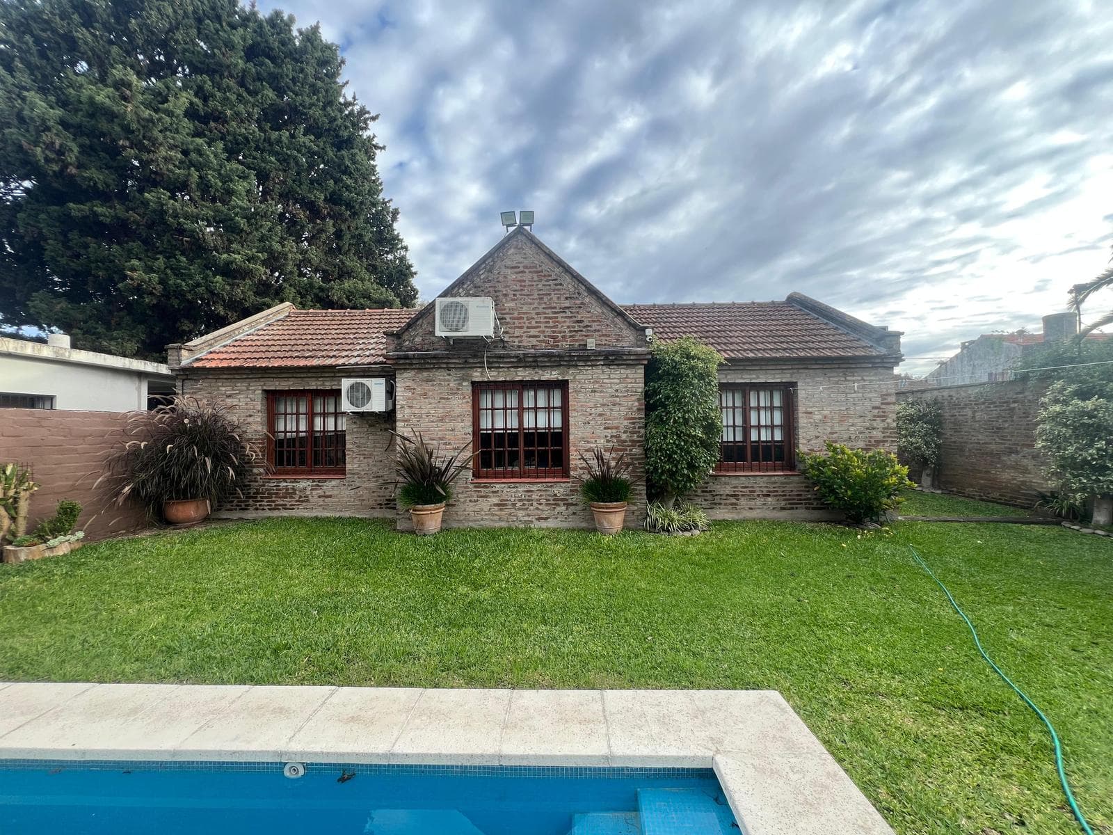 House for Sale with Garden in Jose Marmol