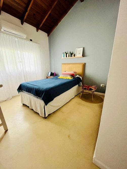 House for Sale with a Garden in Adrogue