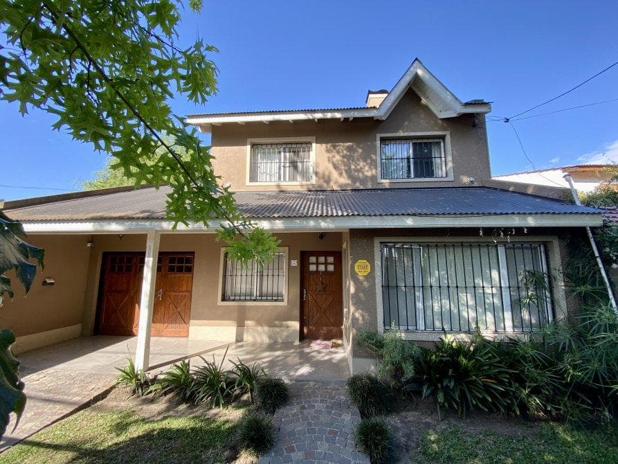 House for Sale with a Garden in Adrogue