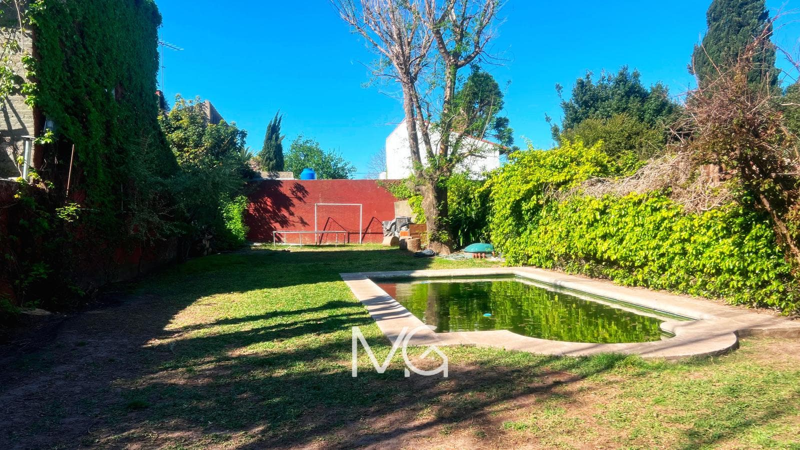 House for Sale with a Garden in Adrogue