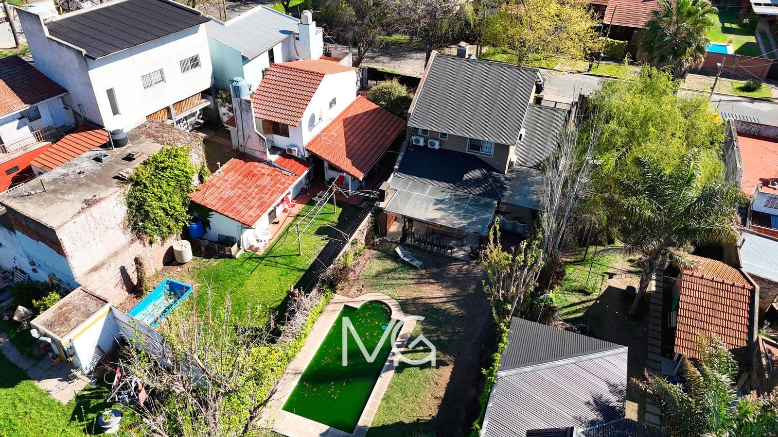 House for Sale with a Garden in Adrogue