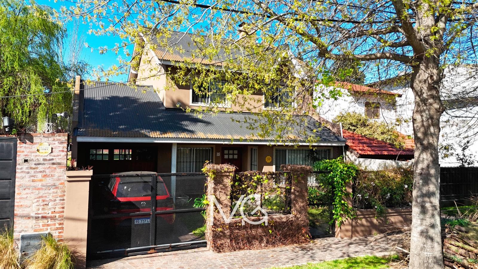 House for Sale with a Garden in Adrogue