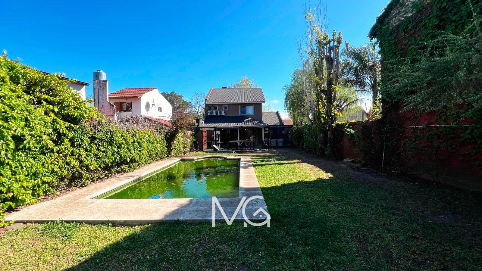 House for Sale with a Garden in Adrogue