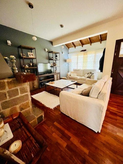 House for Sale with a Garden in Adrogue