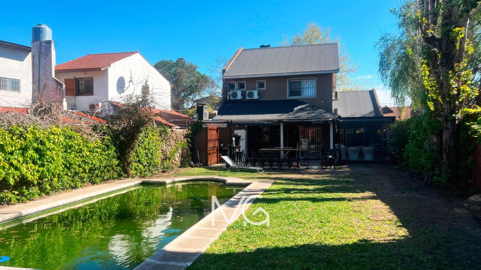 House for Sale with a Garden in Adrogue