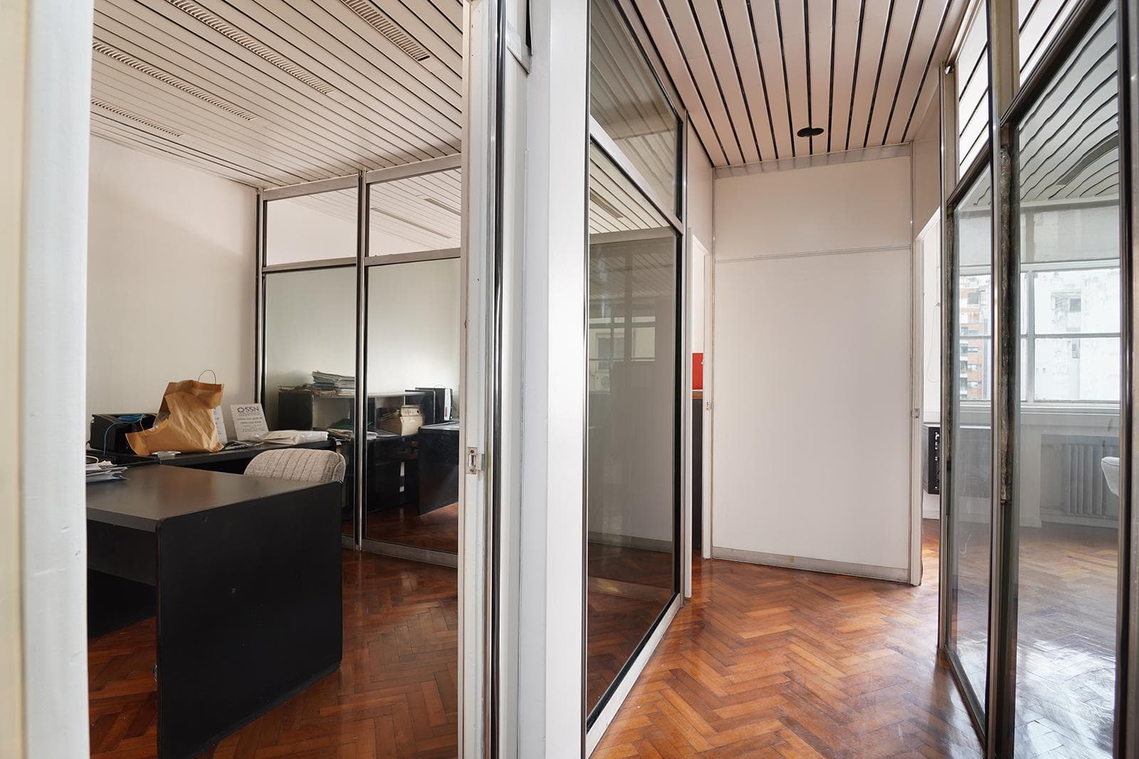 OFFICE FOR SALE: 82 M² - 3 OFFICES - MEETING ROOM - MONSERRAT - FURNISHED