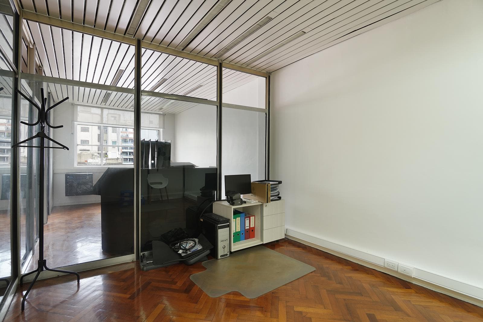 OFFICE FOR SALE: 82 M² - 3 OFFICES - MEETING ROOM - MONSERRAT - FURNISHED