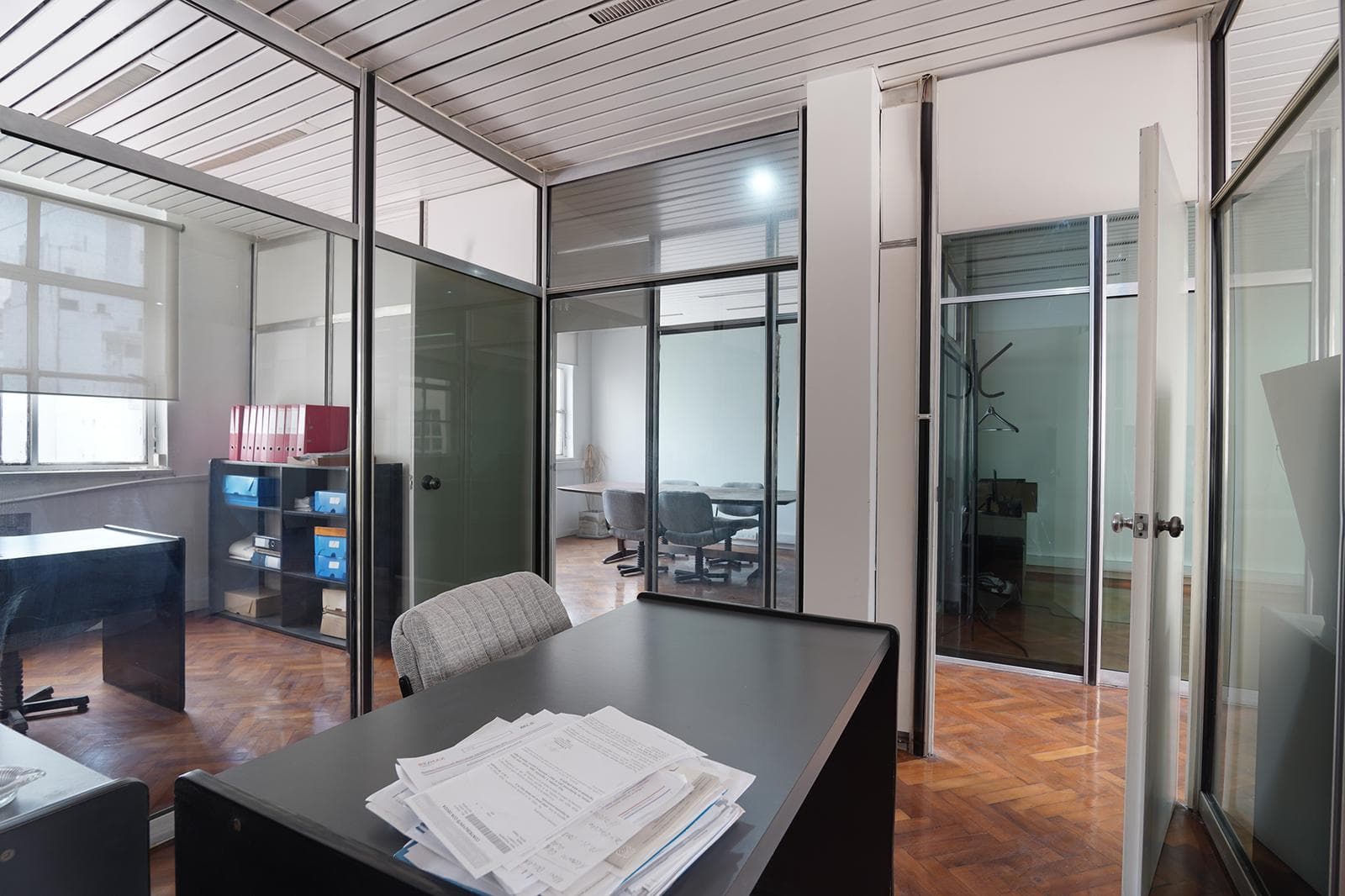 OFFICE FOR SALE: 82 M² - 3 OFFICES - MEETING ROOM - MONSERRAT - FURNISHED