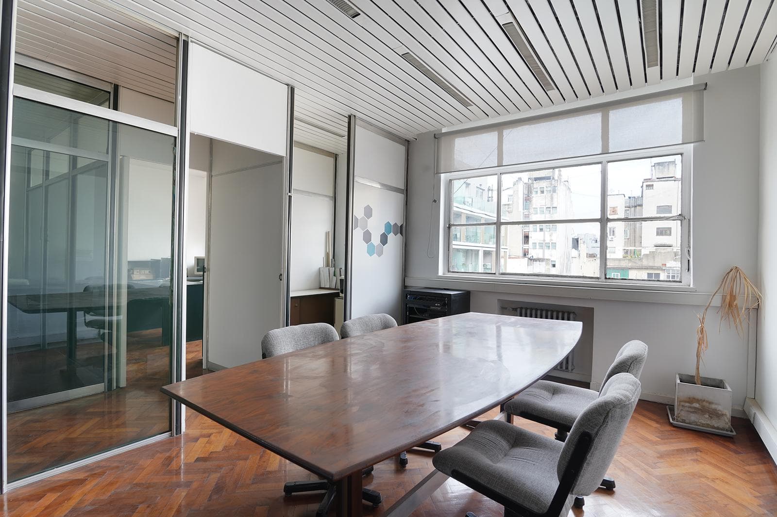 OFFICE FOR SALE: 82 M² - 3 OFFICES - MEETING ROOM - MONSERRAT - FURNISHED