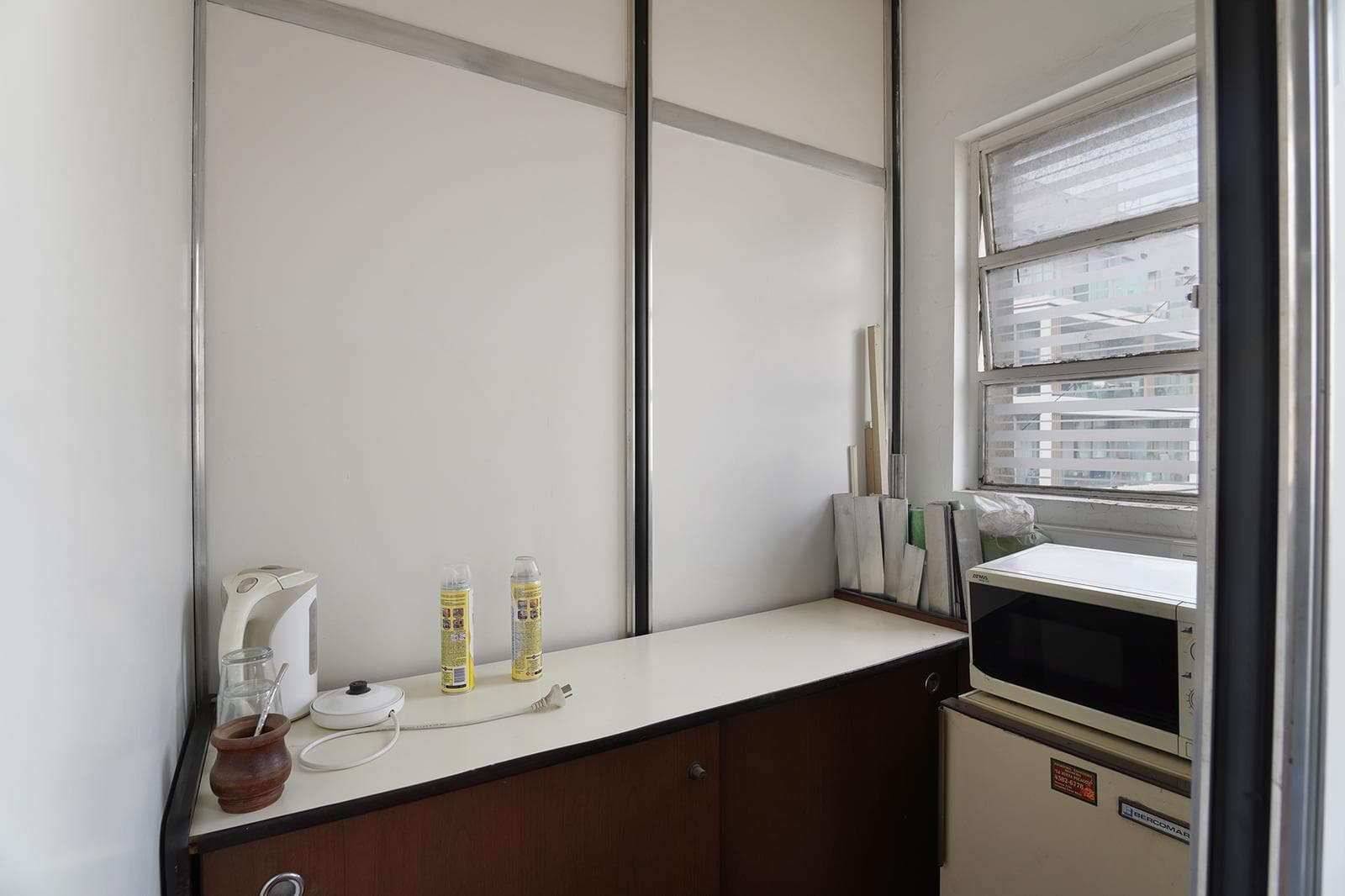 OFFICE FOR SALE: 82 M² - 3 OFFICES - MEETING ROOM - MONSERRAT - FURNISHED