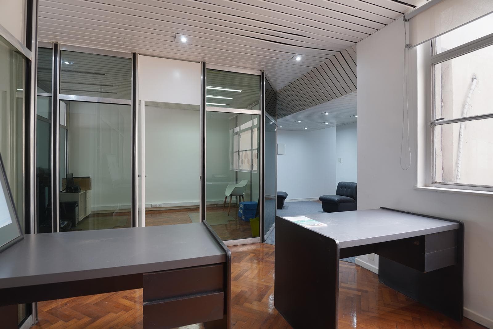 OFFICE FOR SALE: 82 M² - 3 OFFICES - MEETING ROOM - MONSERRAT - FURNISHED