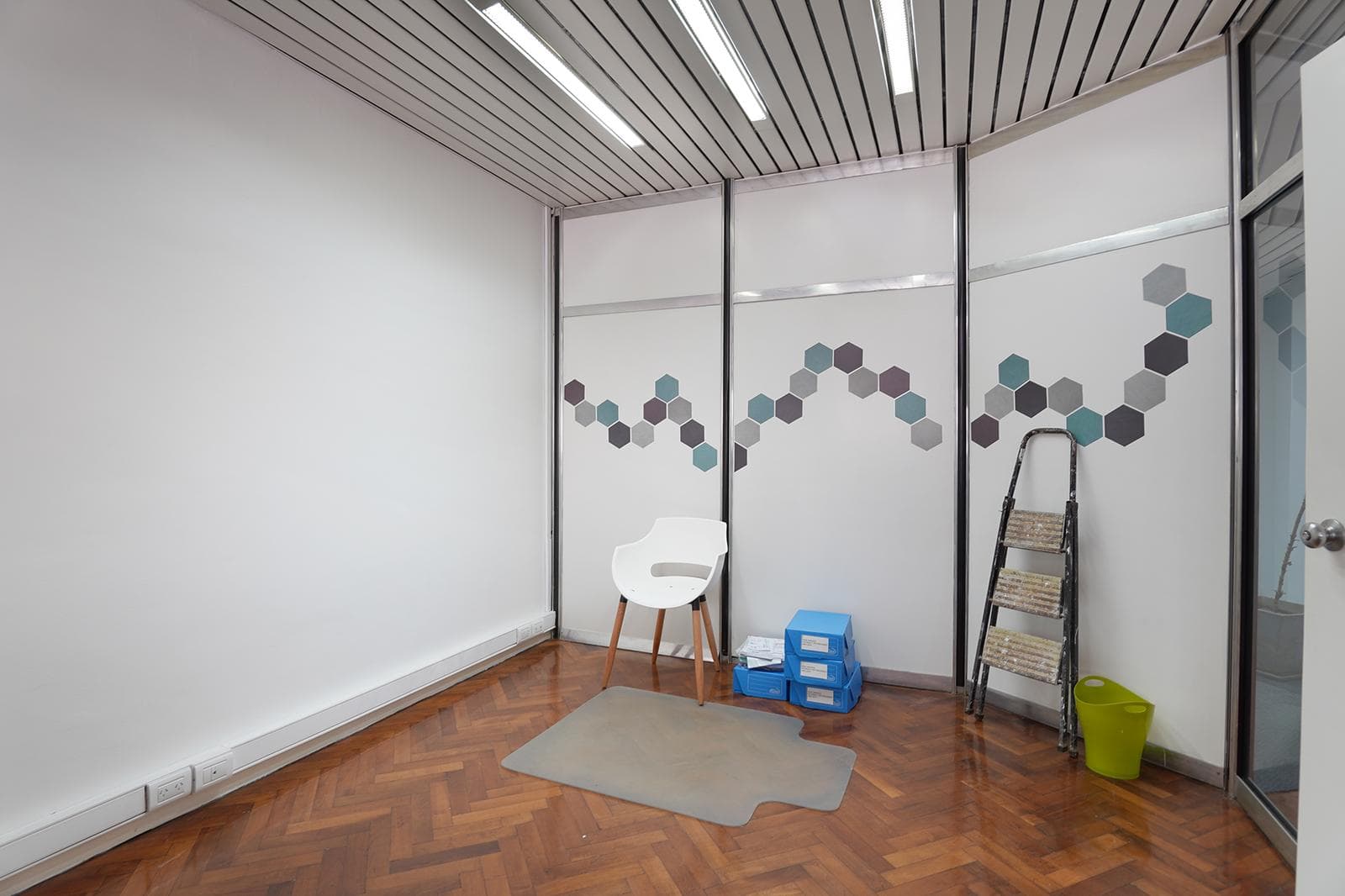 OFFICE FOR SALE: 82 M² - 3 OFFICES - MEETING ROOM - MONSERRAT - FURNISHED